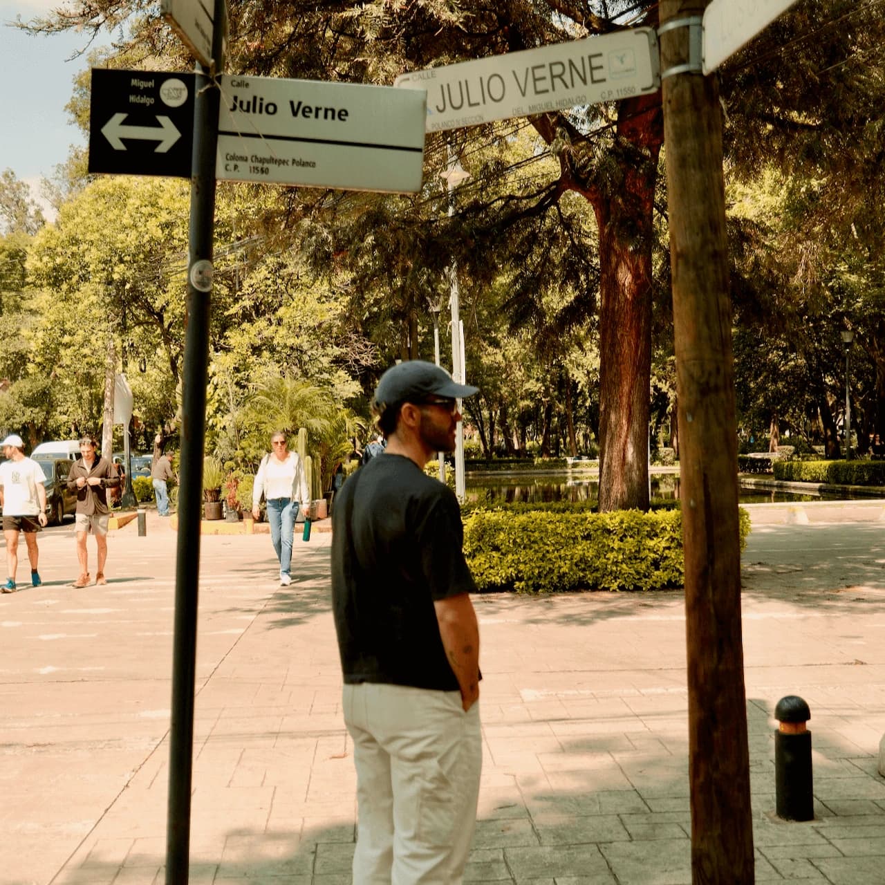 Hi I am Julian, der gründer von einwegkamera.app